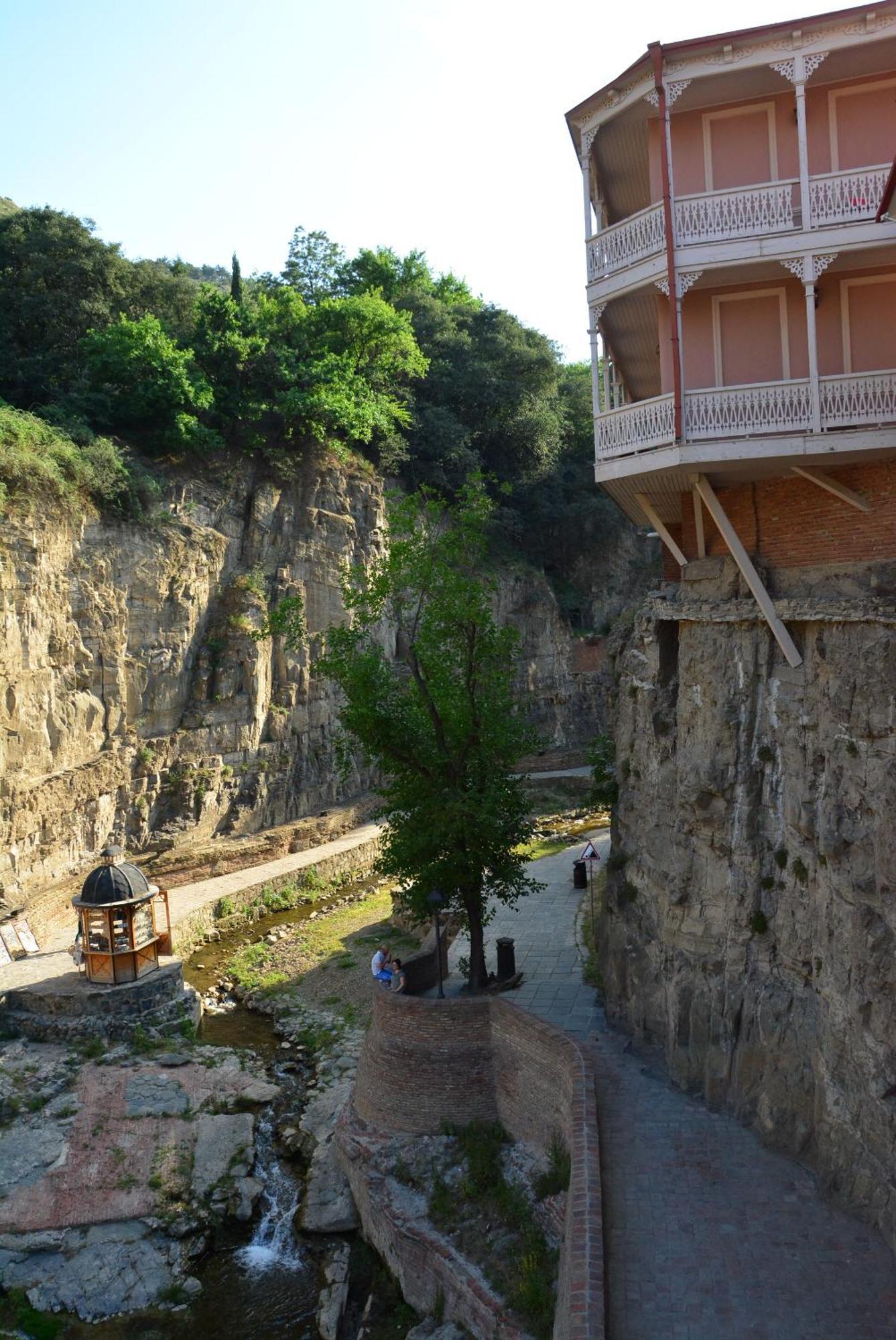 Hotel Canyon Tiflis Exterior foto
