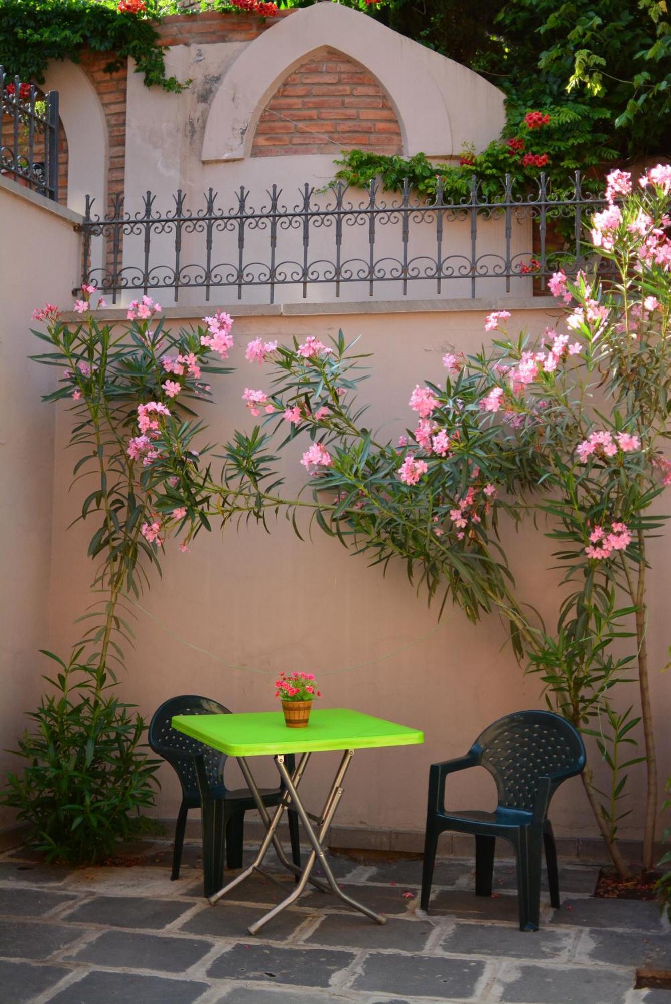 Hotel Canyon Tiflis Exterior foto